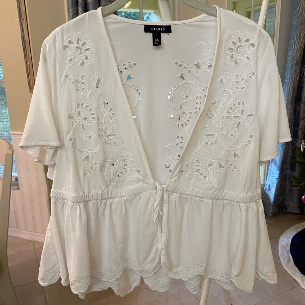 White Eyelet Short Sleeve Jacket - Torrid Size Ten (0)